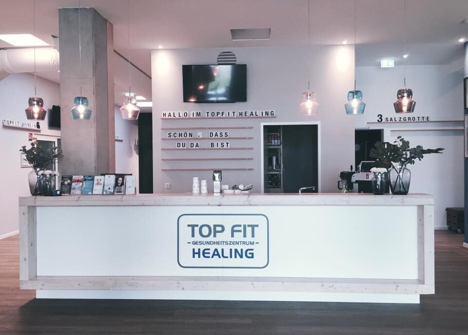 Ausgebauter Empfangsbereich eines Top Fit Gesundheitszentrums